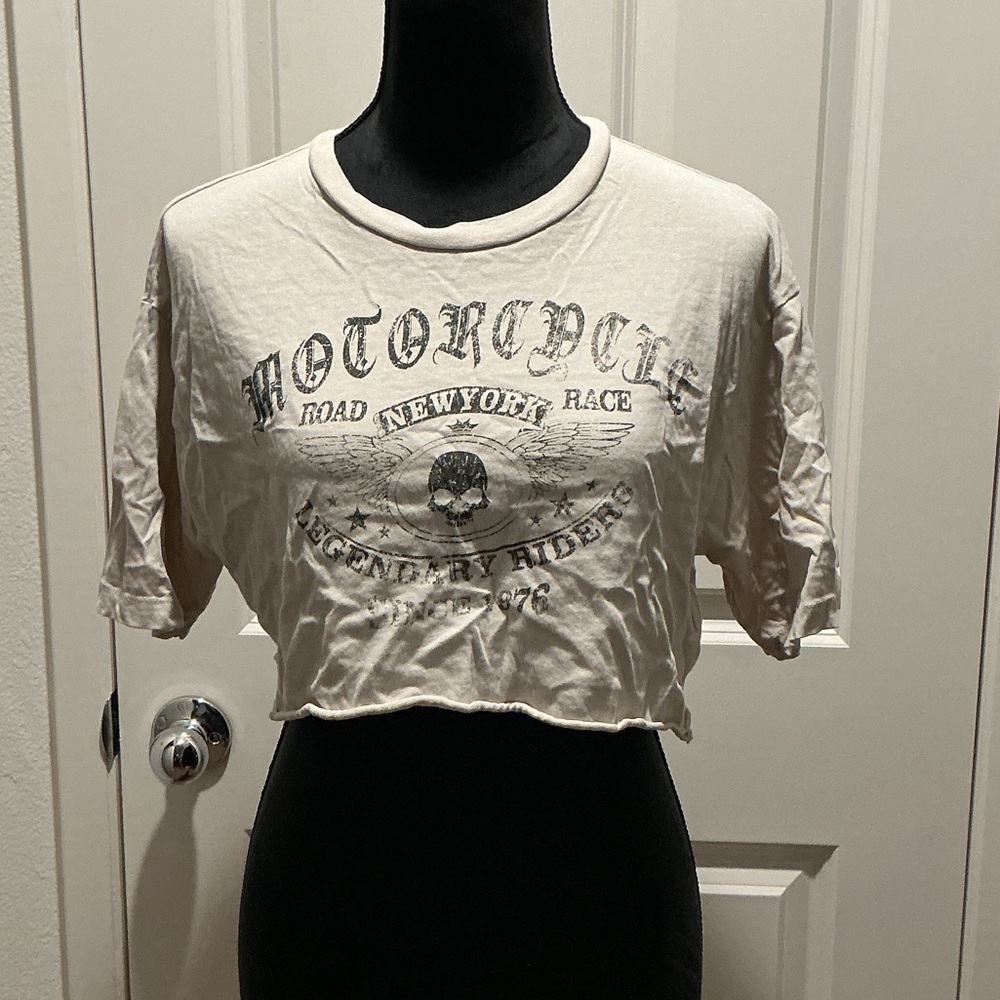 Vintage-Inspired Beige Motorcycle Graphic Crop Tee